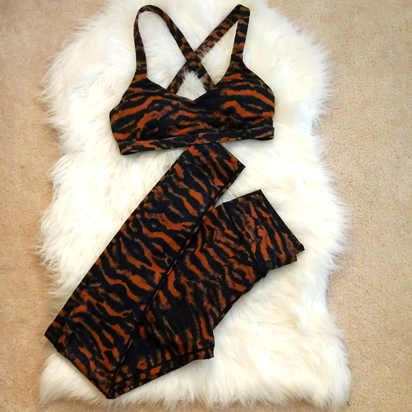 The upside leggings and bra set - Picture 1 of 5